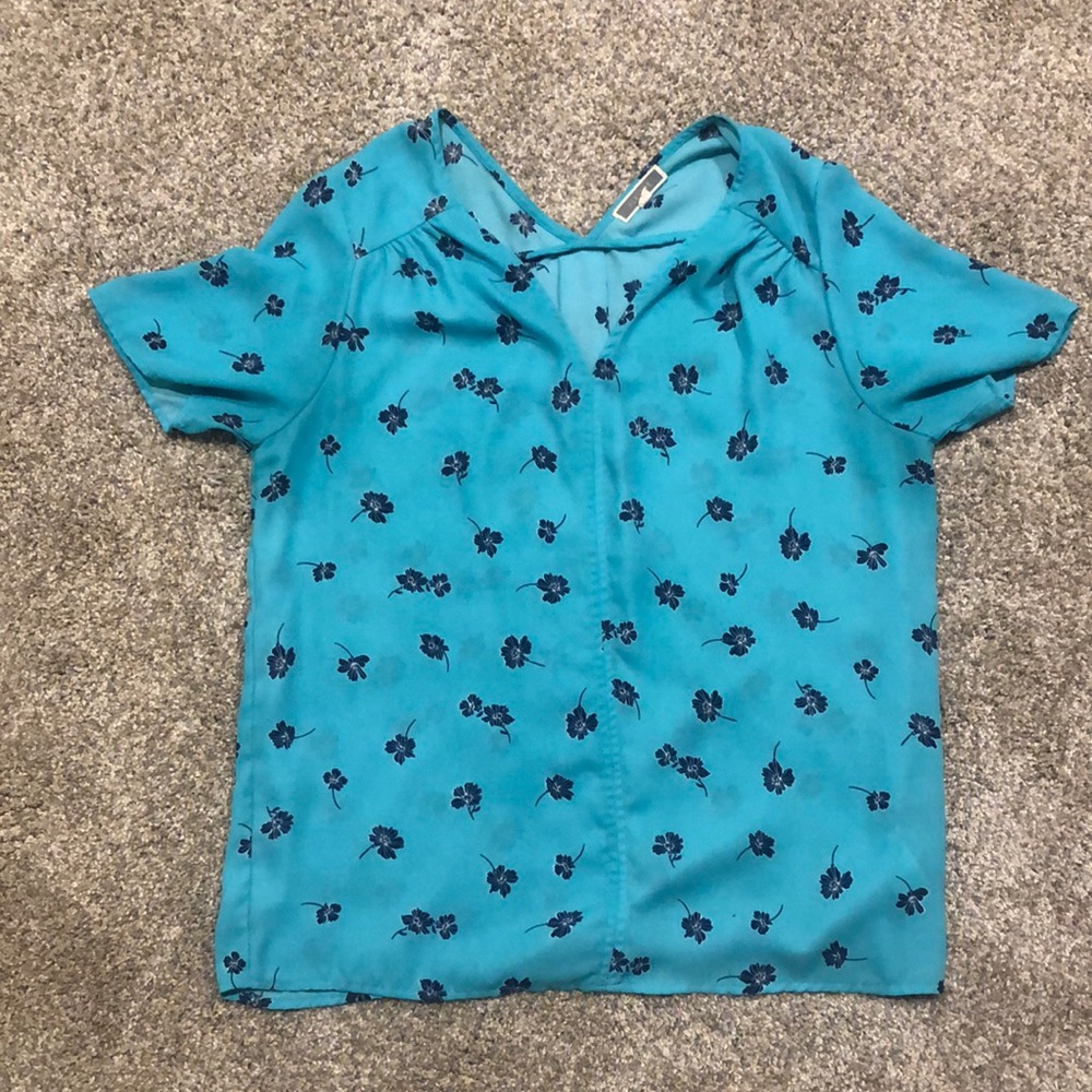 Short sleeve floral top